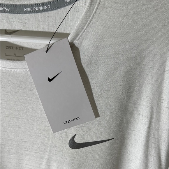BNWT LARGE Nike White T-Shirt - Picture 3 of 7